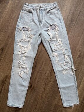 American Eagle Outfitters Light Blue Distressed Mom Jean - Size 0 Regular